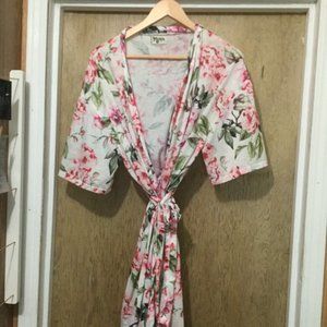 Show me your Mumu floral rose pink robe o/s  there are 2 selling together